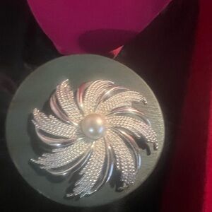 Vintage Sarah Coventry faux pearl silver tone brooch